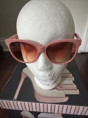 Pink Sunglasses with Gradient Lenses